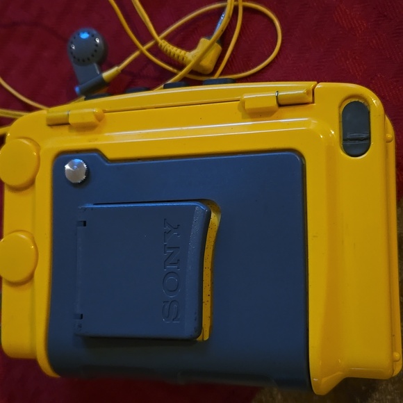 SONY Walkman AM/FM Radio Casette Player & headphones Vintage Working EUC - Picture 6 of 10